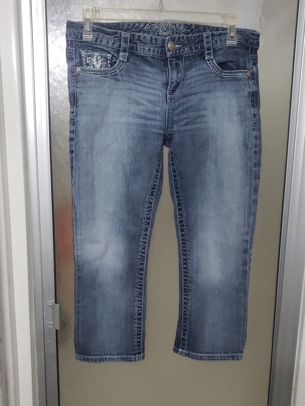 Maurices Women's Light Wash Cropped Jeans